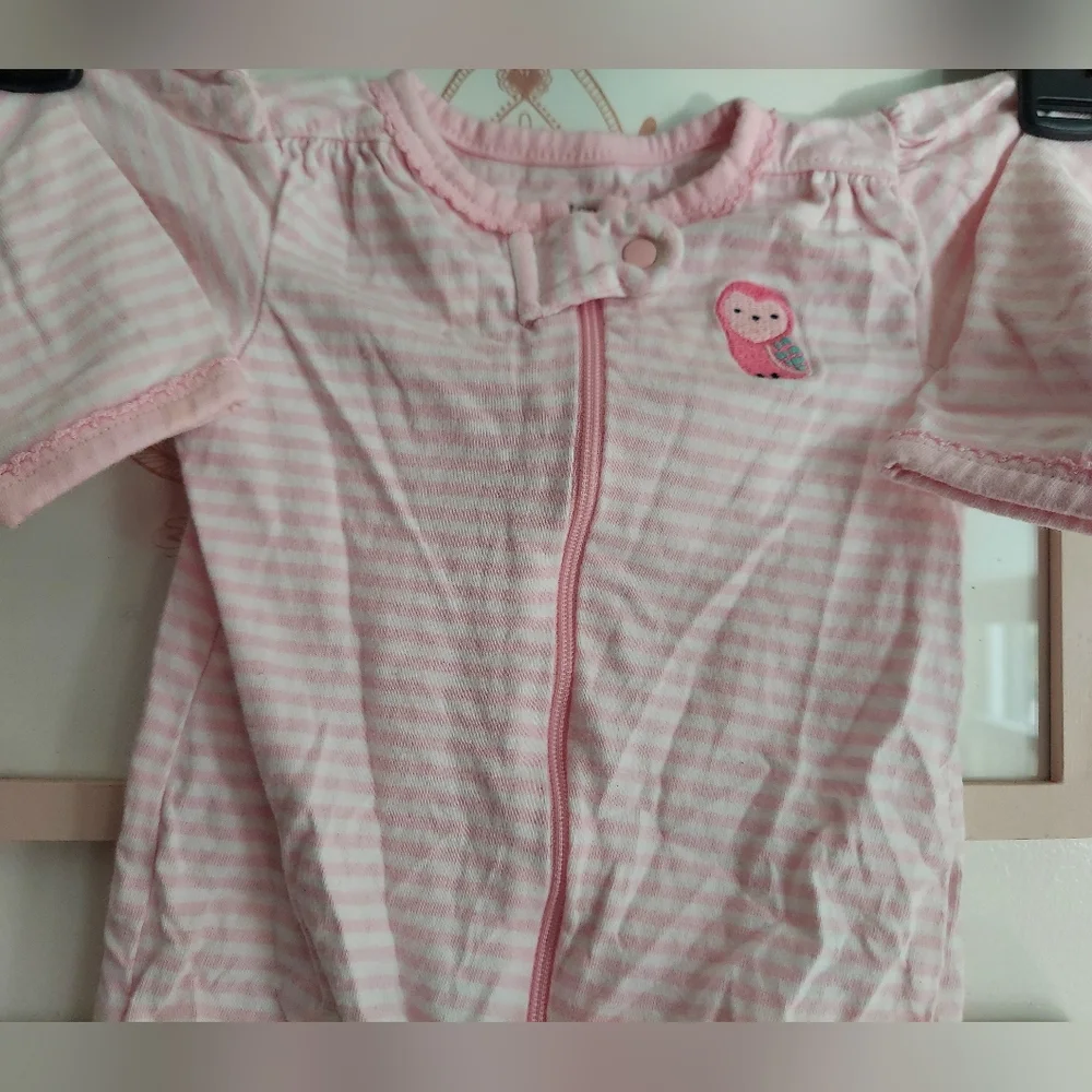 🎁 10/$25- Carter's pink and white sleeper, 3 months, owl